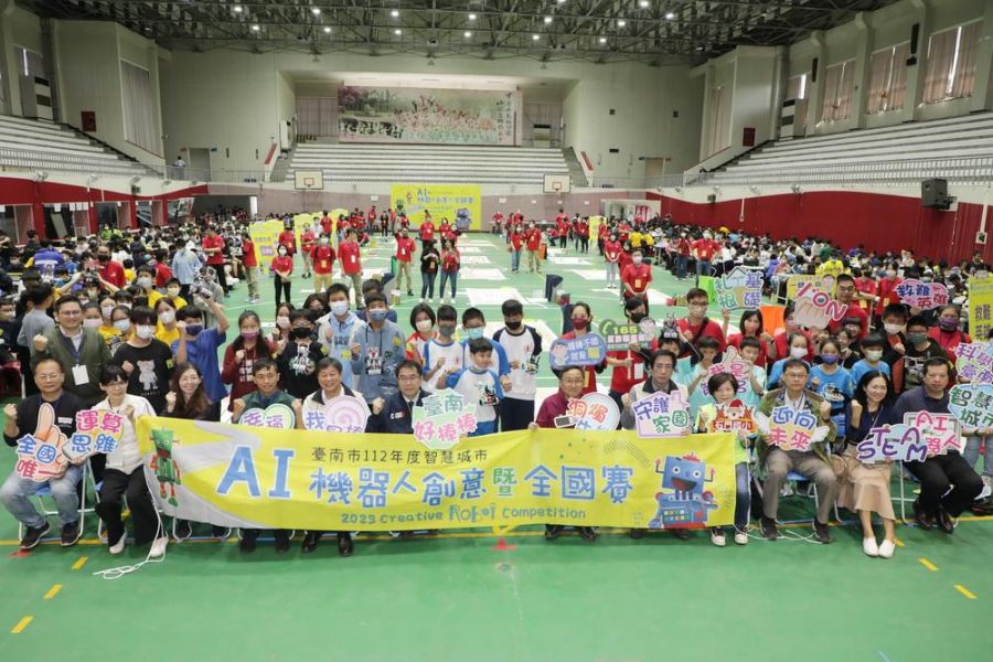 臺南市AI機器人創意暨全國賽 黃偉哲為學生加油打氣
