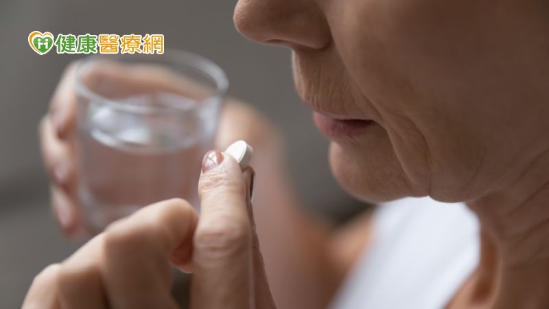 長期使用阿斯匹靈預防腦中風有風險? 醫師警告這幾種情況都是副作用
