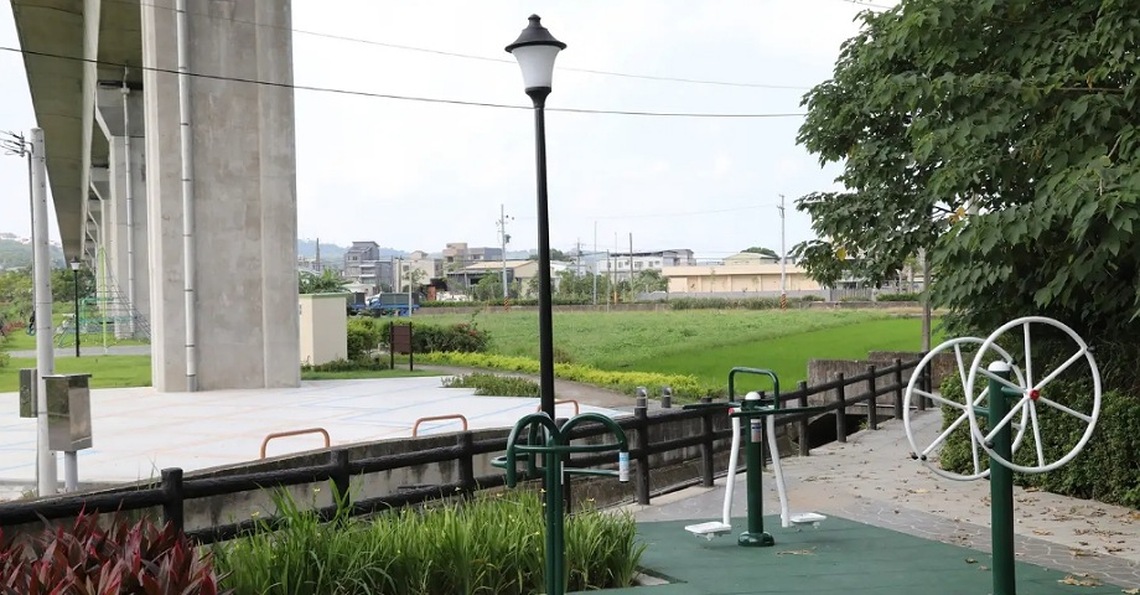 頭份新華高鐵橋下全齡親子公園開放    羅雪珠鼓勵鄉親好天氣戶外走走
