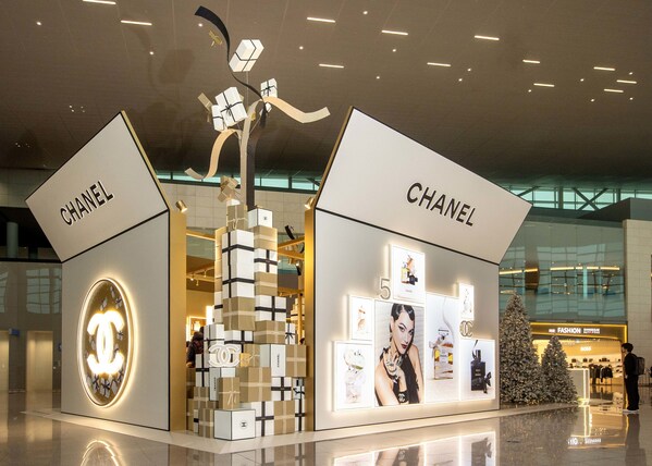Shinsegae Duty Free Opens 'Chanel Beauty Megapodium' at Incheon Shinsegae Duty Free Opens 'Chanel Beauty Megapodium' at Incheon
