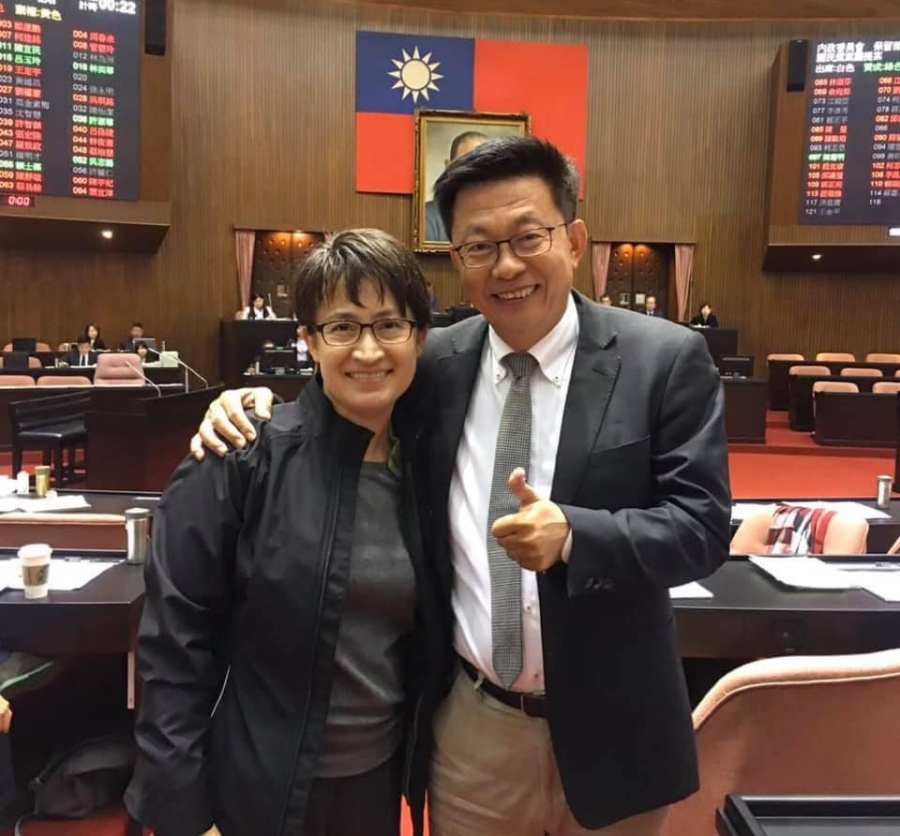 綠營紛紛貼出蕭美琴合照!賴清德下午公布副手 226 綠營紛紛貼出蕭美琴合照!賴清德下午公布副手 225
