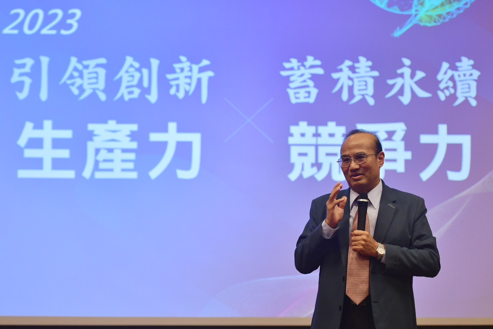 經濟部產業發展署連錦漳署長表示,提高產業附加價值,培養綠領人才和永續領導力,是當前亟需解決的課題。(圖/經濟部產業發展署提供)