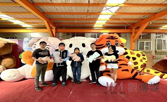 雲林巾彩耕地藝術節精彩閉幕 吸睛大型毛巾動物玩偶落腳虎尾鎮立幼兒園