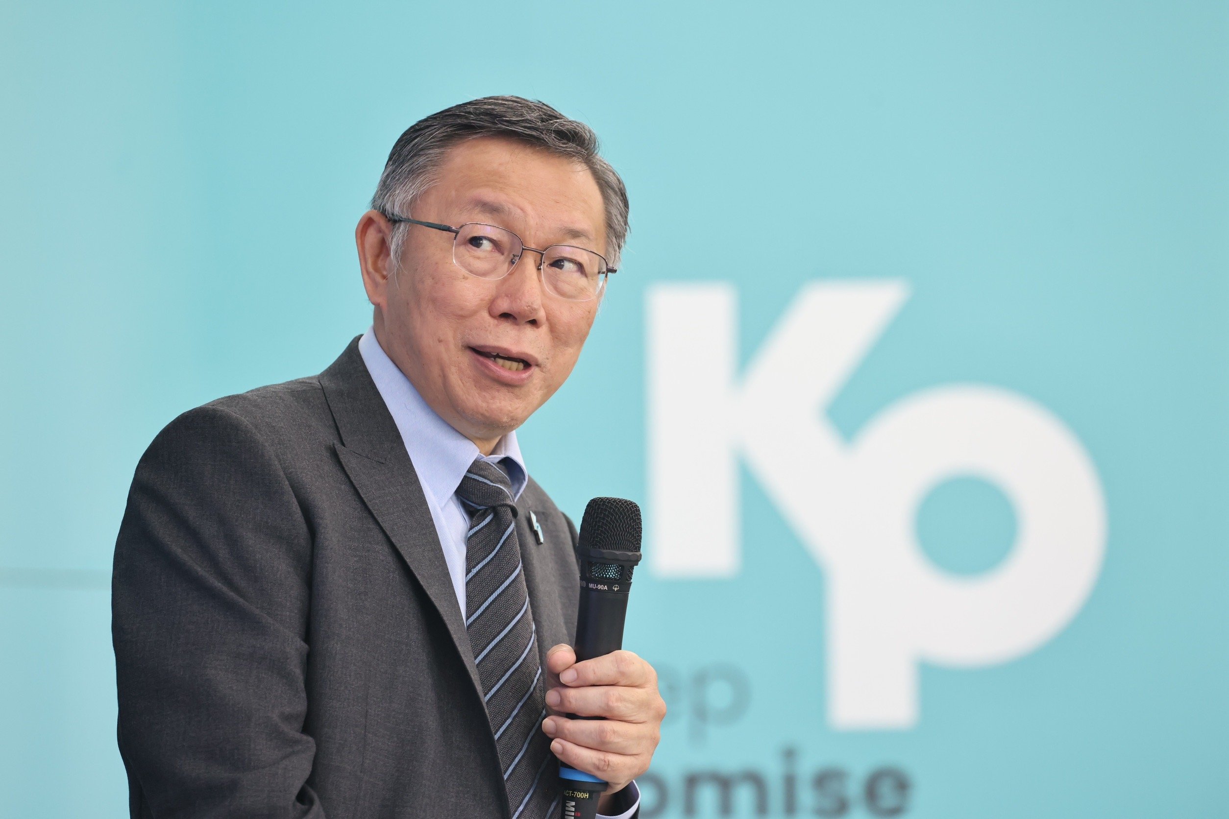 柯文哲22日證實,早上有與郭台銘見面。
