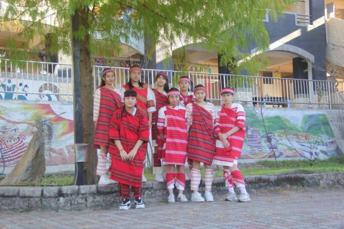 原鄉和平國中族服日 師生齊聚炫服飾。記者爆料網