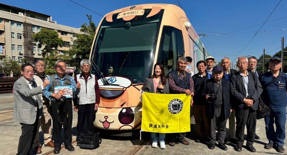 日本鐵道之友協會古稀歐吉桑 跨海造訪高雄輕軌 透過精彩照片將高雄輕軌之美行銷到日本