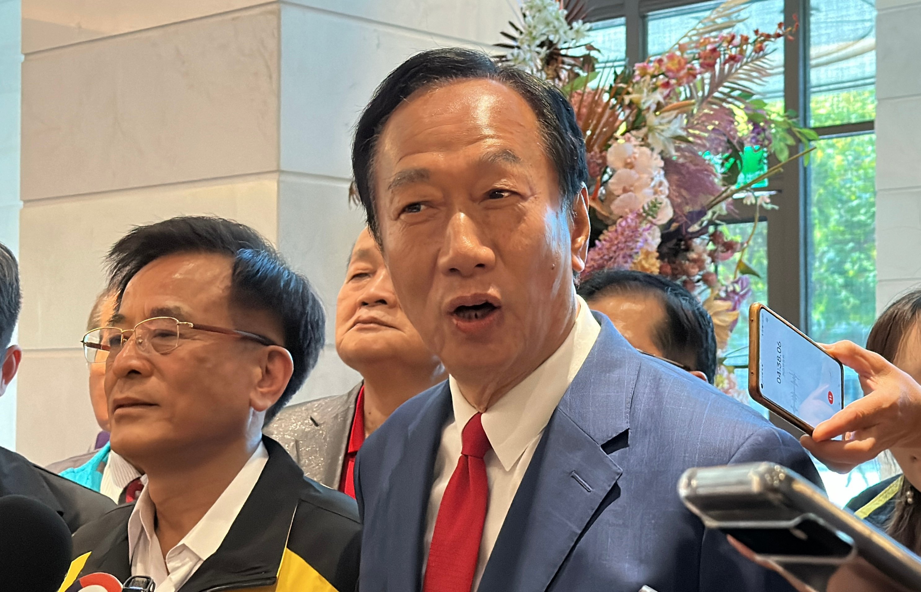 郭台銘23日表示,侯友宜與柯文哲都拜託他扮演桶箍,他願意承擔這責任,促成藍白郭三方會談。資料照片/林啟弘攝