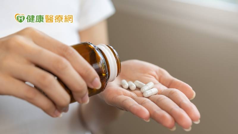 忘記吃藥該怎麼辦?可以立刻補吃嗎? 食藥署:可參考「對半原則」服用