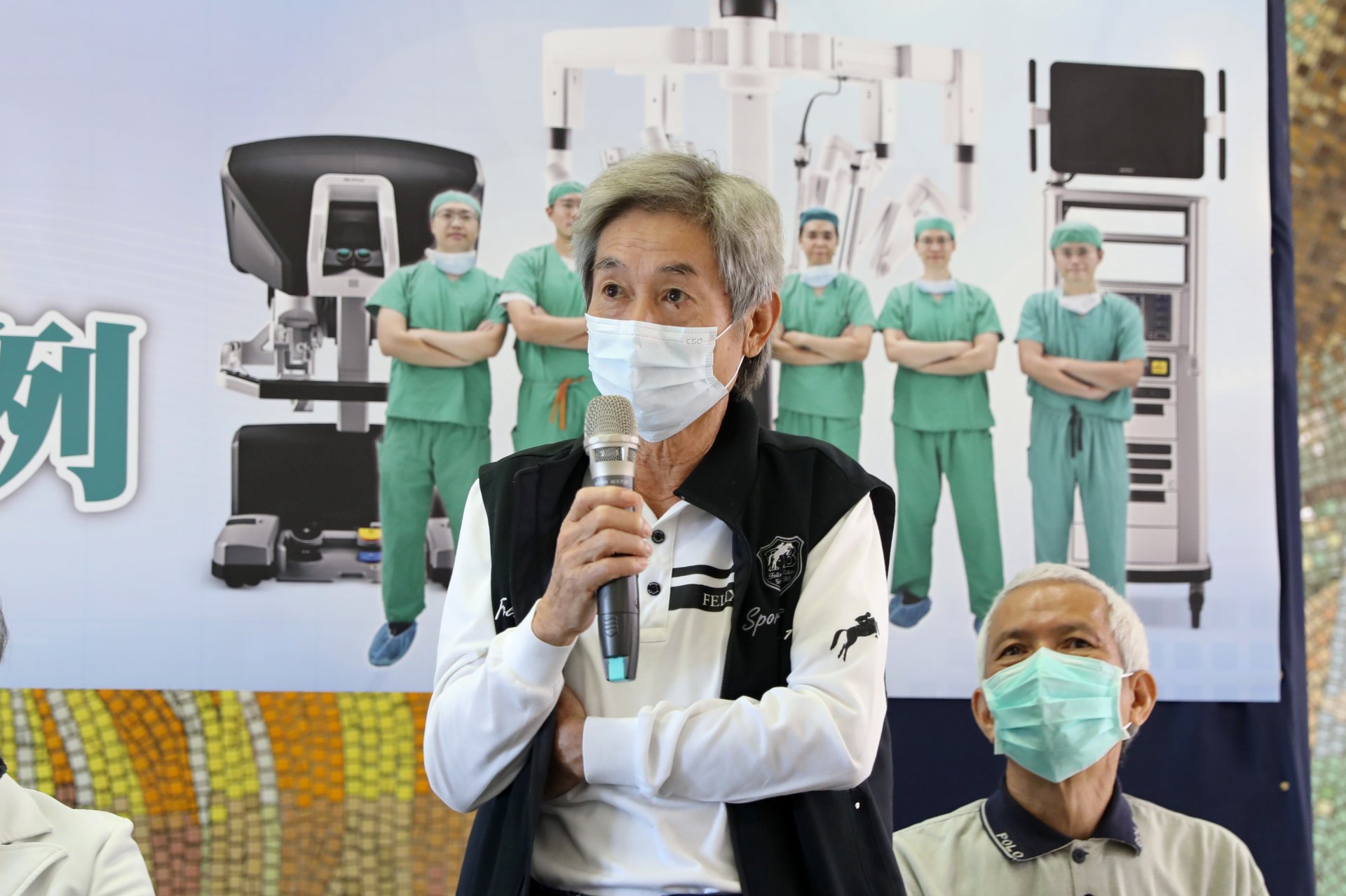 75歲的賴先生表示,原本子女想帶他到北部醫院動手術,但江元宏醫師執行達文西根除性攝護腺切除手術的經驗豐富,加上花蓮慈院擁有最先進的設備,因此他很放心在花蓮慈院完成治療。