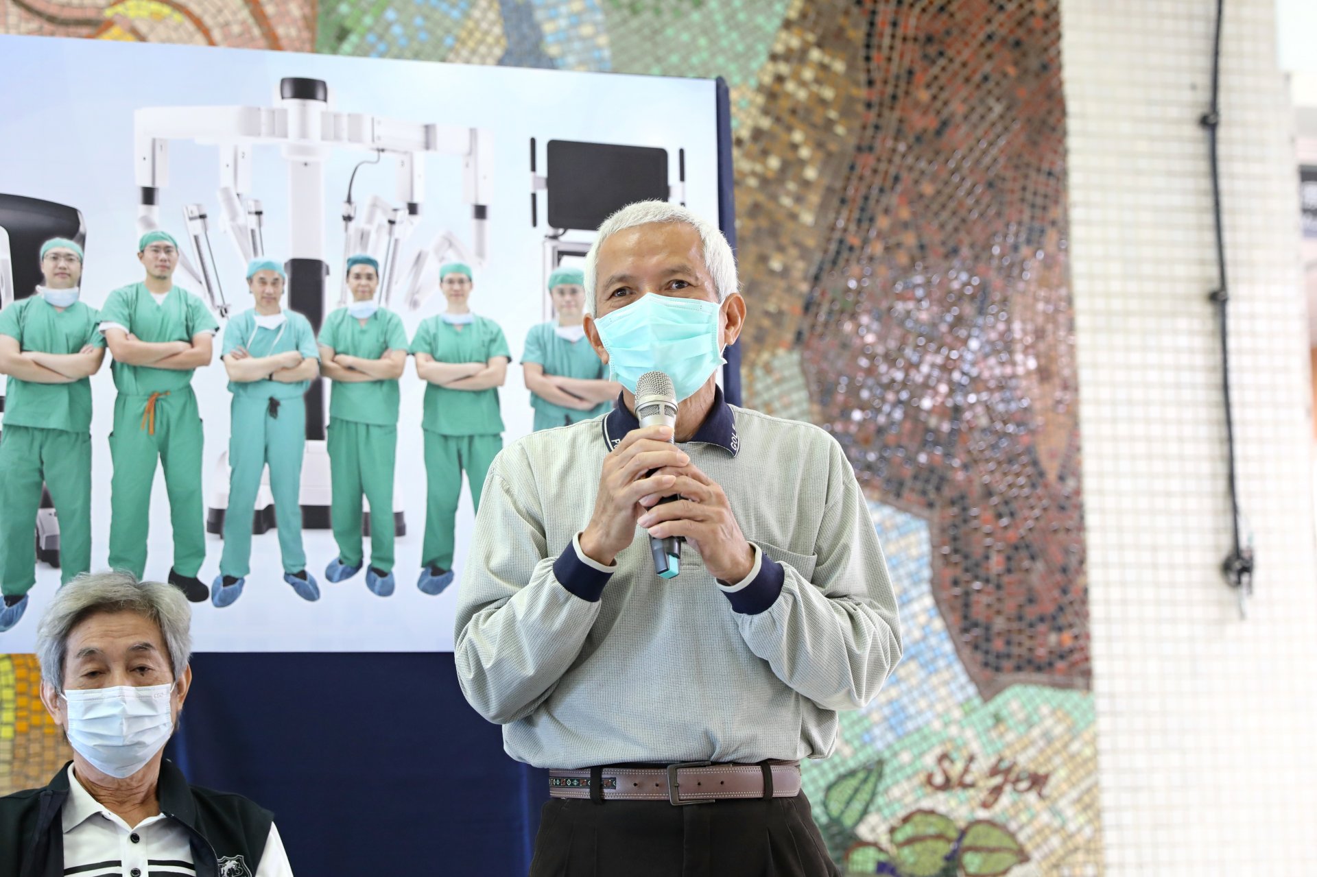 67歲的林先生在7年前發現PSA指數偏高,當時居住在新北的他來到花蓮慈院接受達文西手術治療,如今退休後是全職的慈濟志工,大部分的時間都在環保站做資源分類與回收。