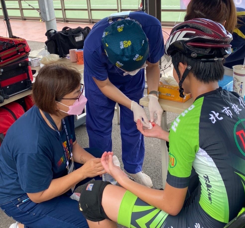花蓮慈濟醫院出動近兩百位人力,支援「全國中等學校運動會」救護任務。花蓮慈濟醫院提供