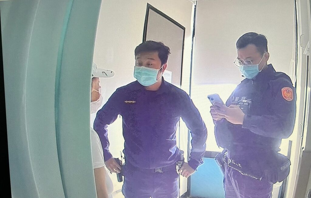 士林分局蘭雅派出所警員謝旻君、洪晨瑋及張簡如慧等人日前接獲線報前往現場埋伏