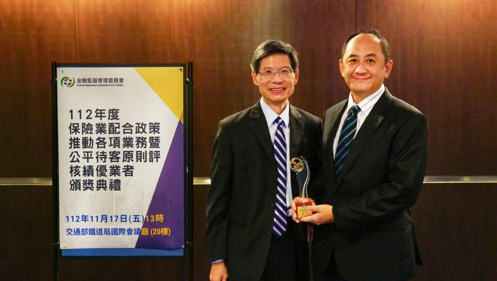 宏泰人壽投資管理系統主管出席頒獎典禮,對於金管會獎項的肯定深表感謝之意。