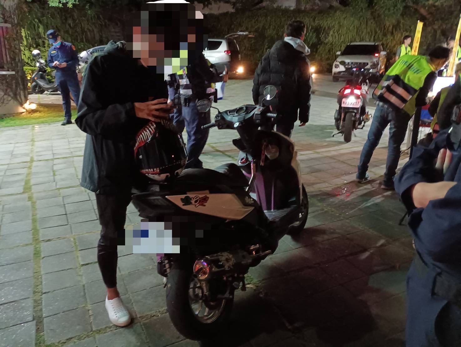 ▲圖說:警方於西區五權西路口執行酒駕暨噪音改裝車路檢勤務 (圖/台中市政府提供)