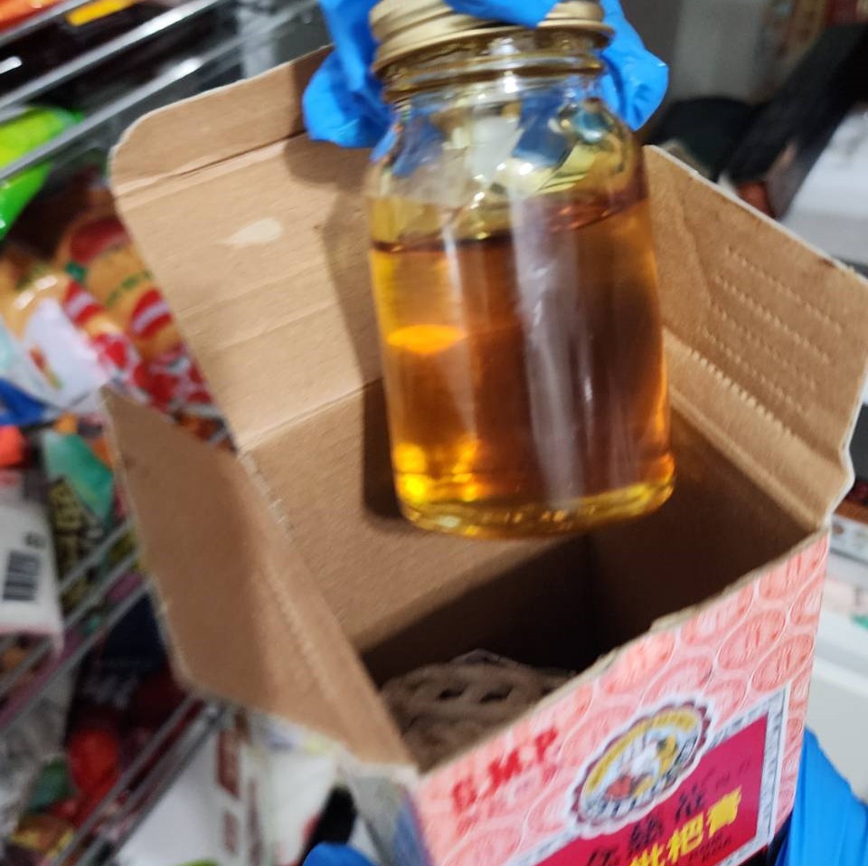 ▲圖說:鄭嫌將大麻膏罐放在枇杷膏盒中偽裝 (圖/台中市政府提供)