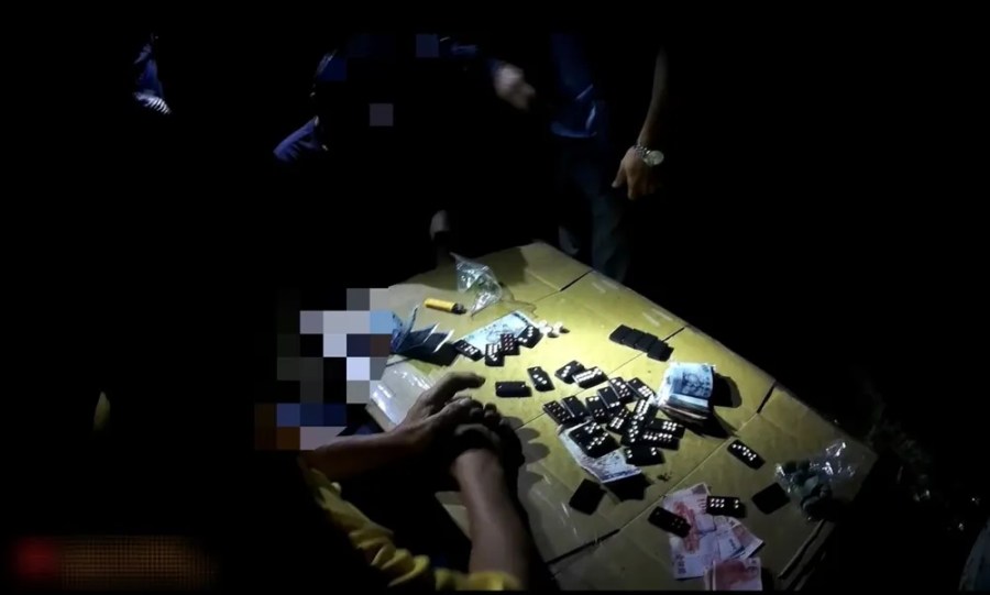5人藏貨櫃聚賭 社區通報網建功警甕中捉鱉抓天九牌場子 239 cnews204231123a05