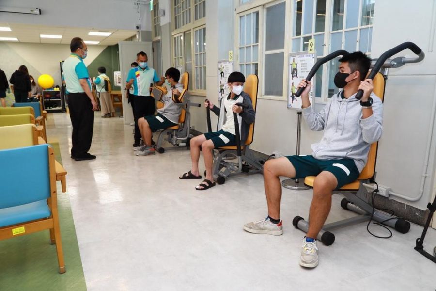 屏基醫學長照體驗營 樹人醫專師生實地見學