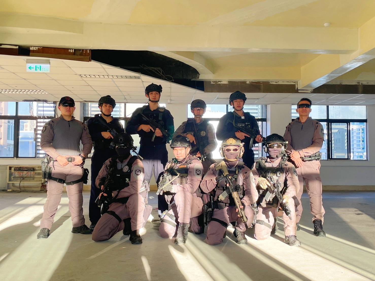 城市職籃球星體驗特警演訓　宣傳市民提升反詐欺意識