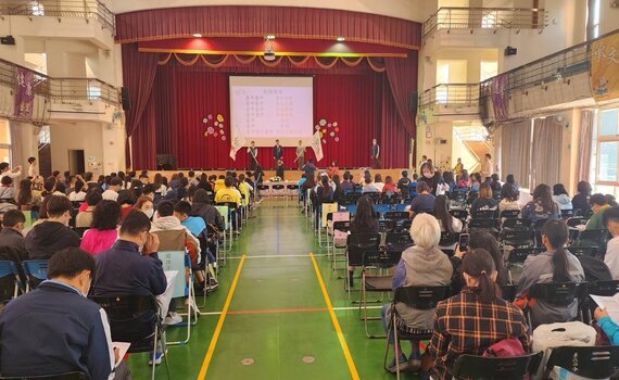 中市語文競賽代表隊進軍全國 教育局長授旗預祝旗開得勝