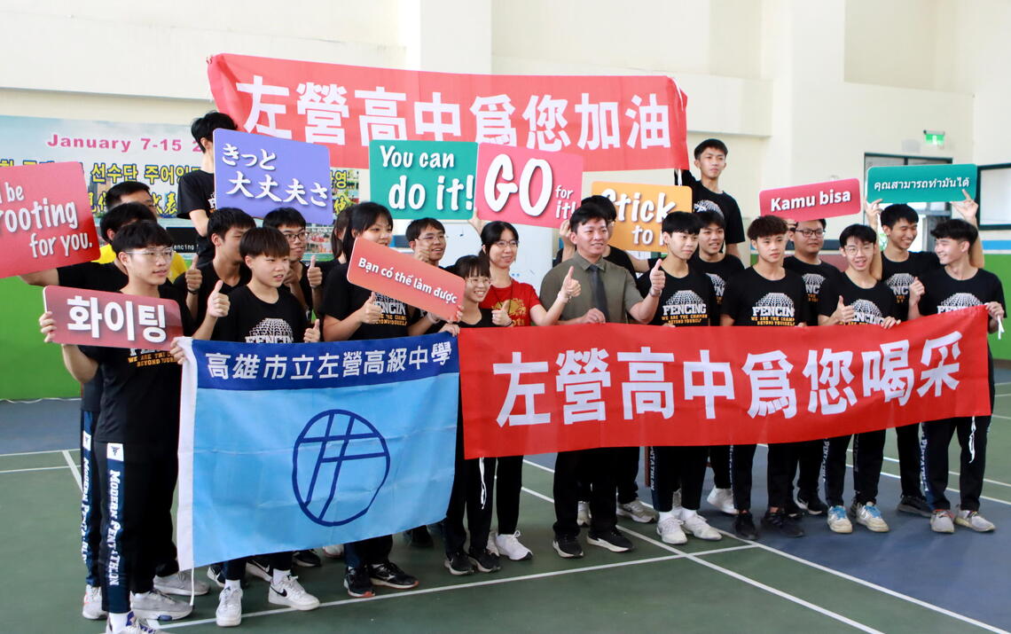 漾新聞|高雄富邦馬拉松賽道最美風景 左中、華藝逾300生組城市啦啦隊為跑者加油