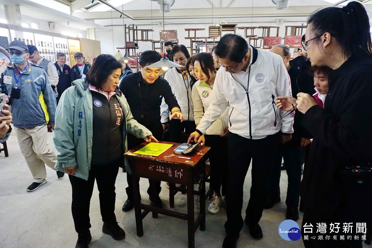 桃園市長張善政出席「2023桃園文創博覽會」開幕典禮,視察「中原文創園區」。
