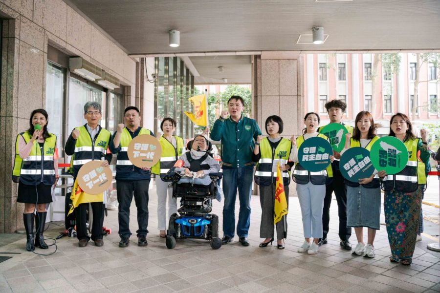 【幕後】曾破解韓粉假訊息 陳菊力推沈伯洋進國會攻「資訊戰議題」 238 【幕後】曾破解韓粉假訊息 陳菊力推沈伯洋進國會攻「資訊戰議題」 237