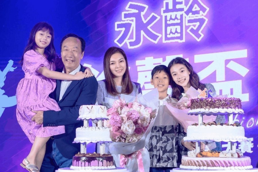 邱毅批侯友宜公開簡訊害郭董不悅 網讚郭犧牲不選有高度與氣度 210 照片來源:郭台銘競選辦公室