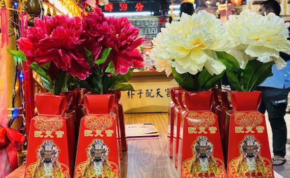 配天宮《海表聖會》第五天　巡安駐駕布袋嘉應廟掀起求花熱潮