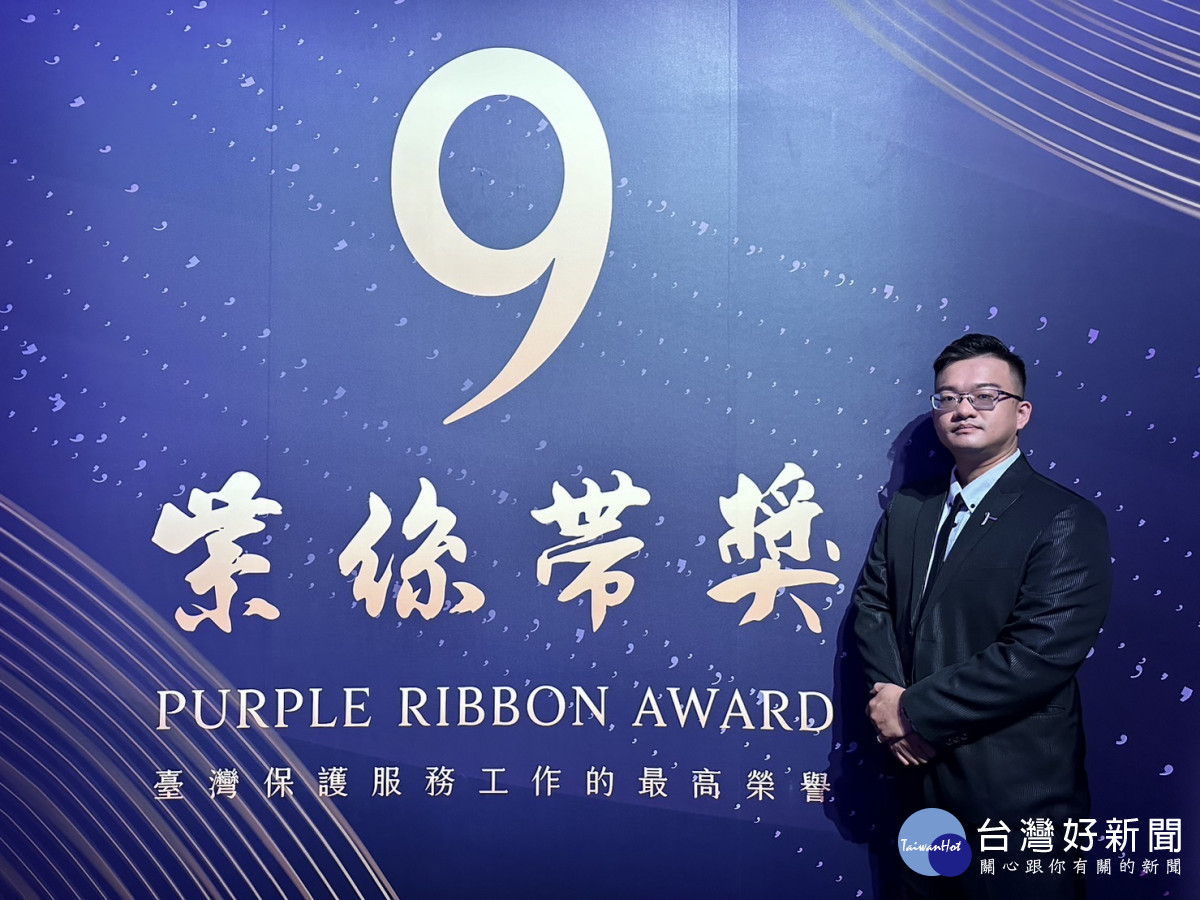 吳偵查佐時常勉勵自己要成為拉起迷途兒少的溫暖雙手，讓他（她）們遠離陰暗的角落。