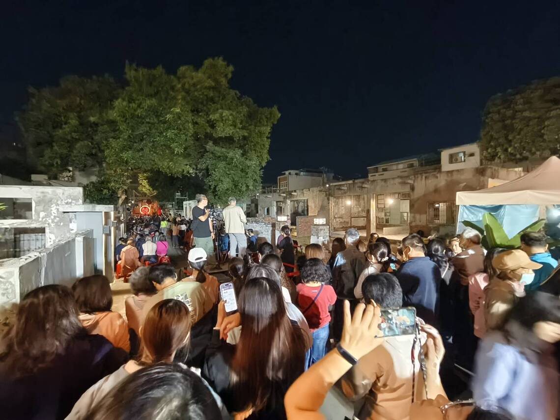 昨夜「家有囍事」舞台劇「爆棚」說,新聞宣傳稿標題,讓人啼笑皆非