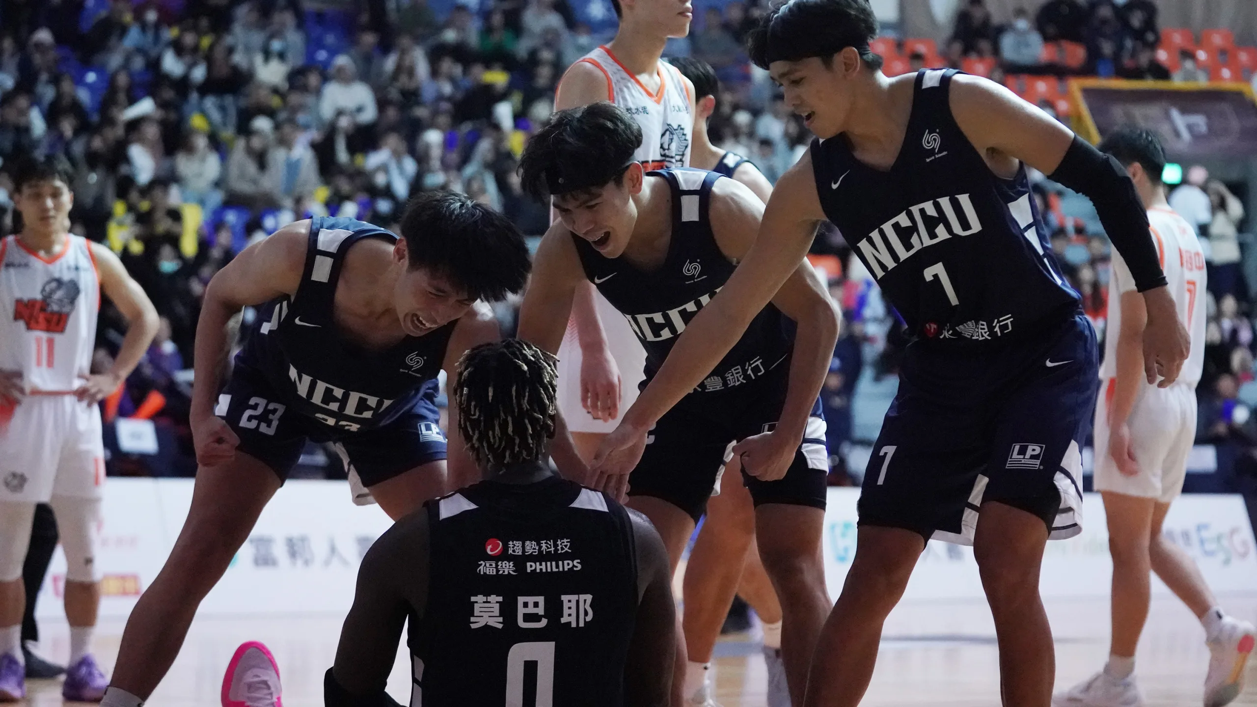 《富邦人壽UBA》最後兩分鐘砍13分才鎖定勝利 陳子威苦笑：不要再叫我們宇宙政大