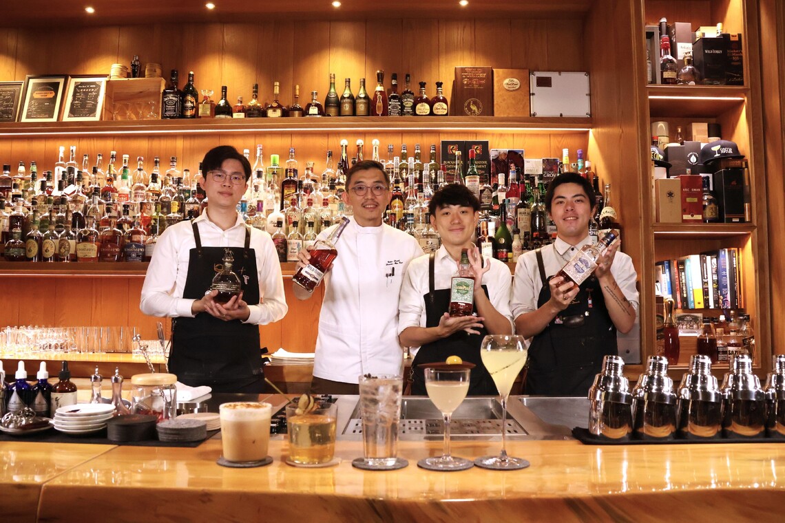 漾新聞|實驗室裡的調酒師！透明麻辣鍋、「喝」的鳳梨酥 Under Drunk推分子調酒