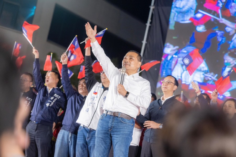 直搗賴清德本命區!台南大造勢三萬人力挺 侯友宜:拚台灣新希望 302 國民黨總統參選人侯友宜、副總統參選人趙少康26日台南成立競選總部成立,並舉辦造勢大會
