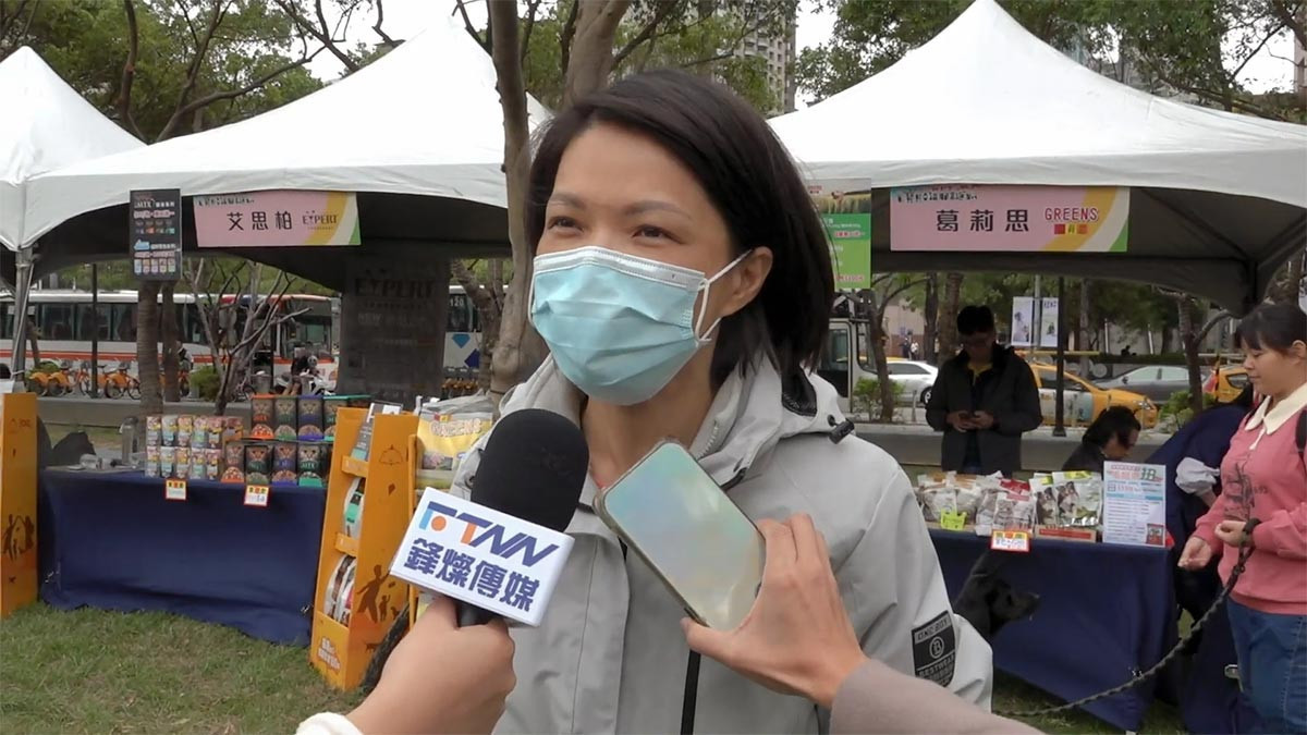 新北市動保處處長楊淑方表示,非常感謝福壽實業這次的大力幫忙,這次活動能夠這麼成功,這麼的圓滿,都是福壽實業洪董事長的大力支持,因為他非常重視寵物這一塊,尤其是寵物的健康。(圖/FTNN新聞網拍攝)