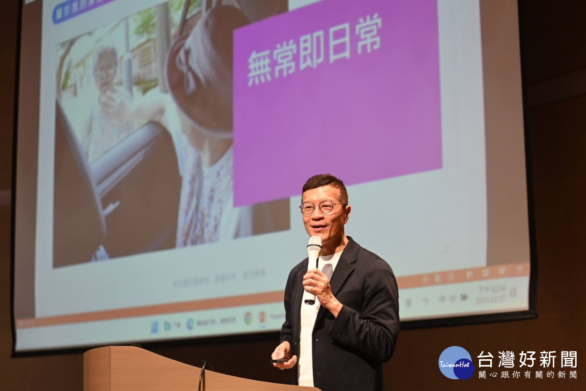 嘉義市長期照顧管理中心辦理「嘉家共照 義啟幸福」名人開講講座，邀請作家吳若權講述自己作為家庭照顧者26年來的親身經歷／嘉義市府提供