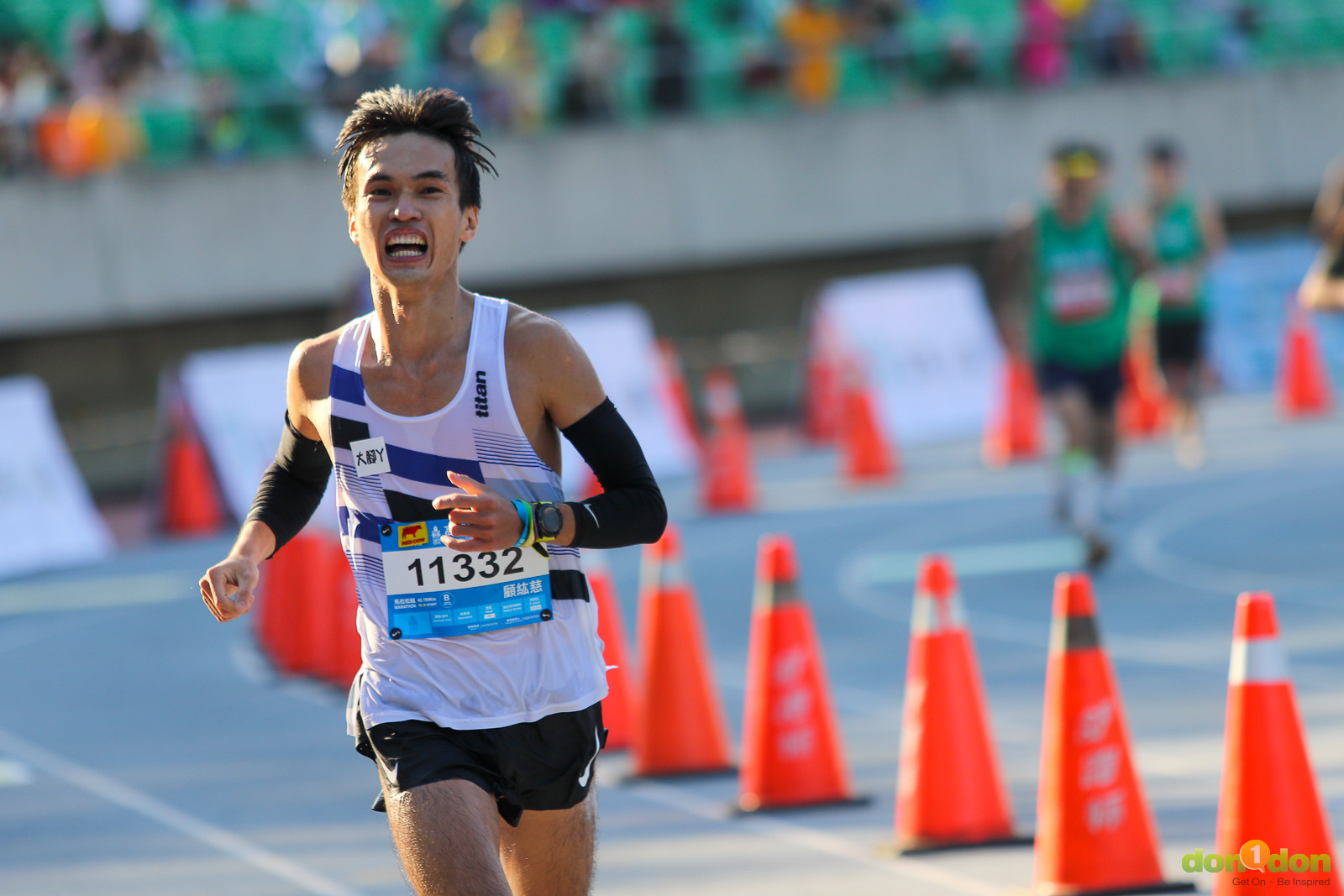 「高雄閃耀跑團」顧紘慈，成績 2 小時 42 分 29 秒，全馬男子組第三名