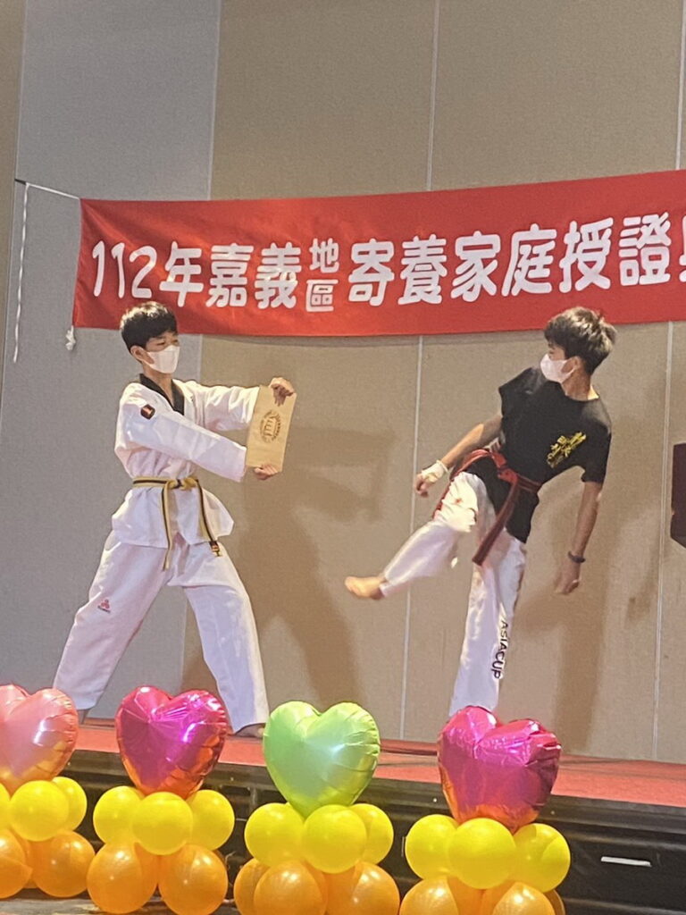 寄養童表演