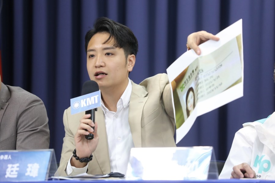 爆綠營議員江肇國輔選幹部棄養母女 國民黨:始亂終棄是民進黨美德? 282 爆綠營議員江肇國輔選幹部棄養母女 國民黨:始亂終棄是民進黨美德? 281