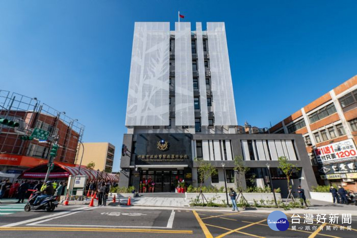 蘆竹分局外觀設計融合蘆竹意象,並取得綠建築及智慧建築候選證書。