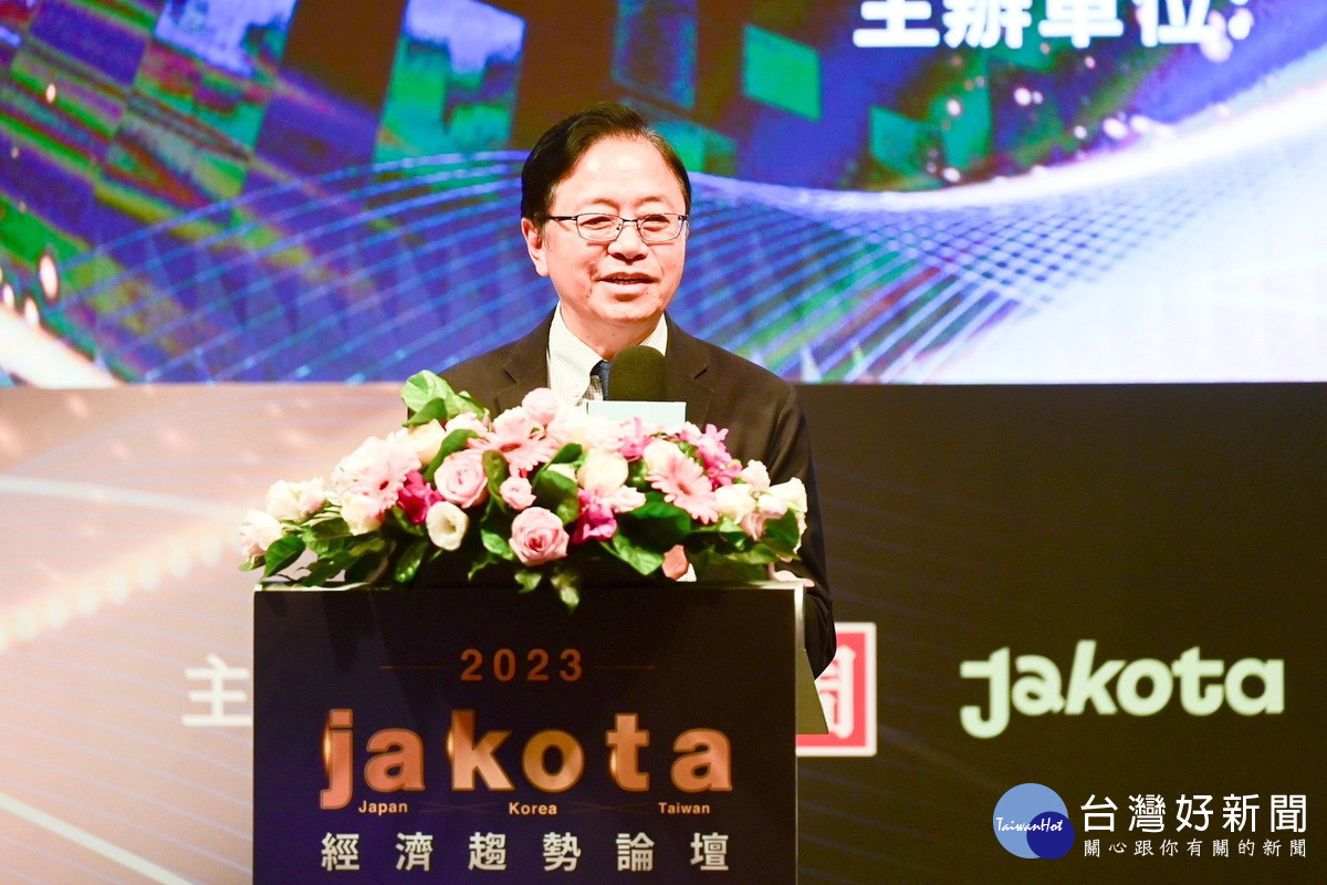 桃園市長張善政於「2023 JAKOTA經濟趨勢論壇」中致詞。