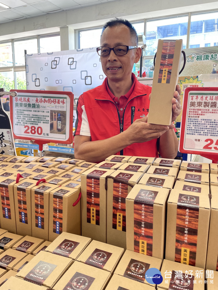 美東製醬的陳年黑豆醬油有百年歷史