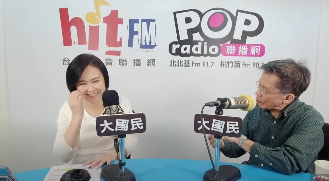 沈富雄(右)分析,趙少康一人就能抵消好幾個對手。翻攝《POP大國民》YT頻道