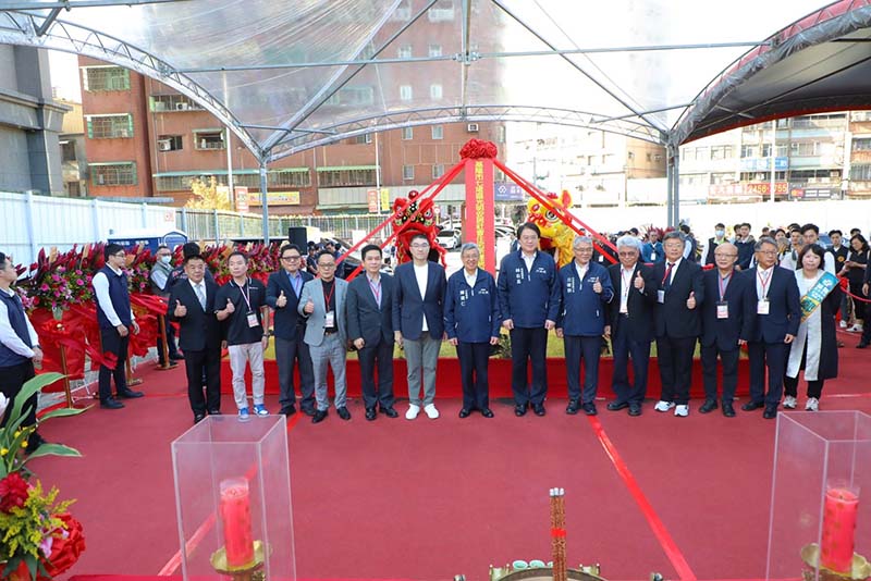 市長謝國樑與行政院長陳建仁等貴賓參加七堵光明安居社會住宅開工動土典禮。圖/基隆市政府