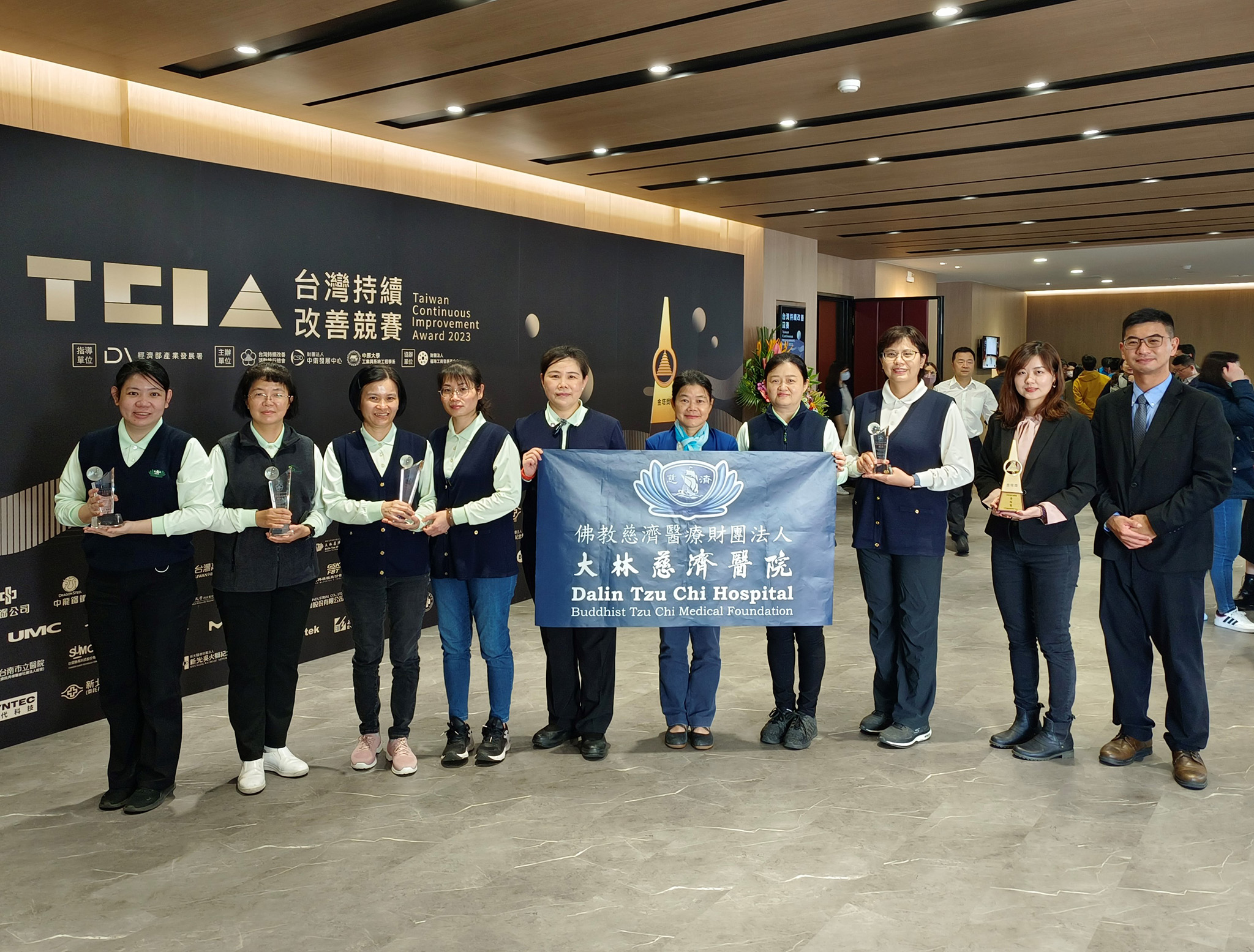 大林慈濟醫院2023年台灣持續改善競賽,勇奪1座金塔獎;《精實改善》進階類1座;《精實改善》基礎類 2座菁英獎、2座潛力獎。