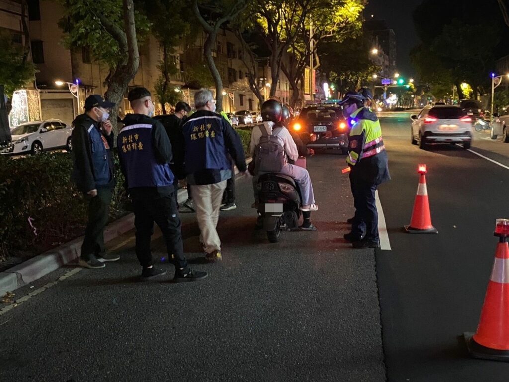 樹林警方昨(27)日除聯合新北市政府環保局於夜間時段在轄內大安路執行噪音、改裝車輛稽查