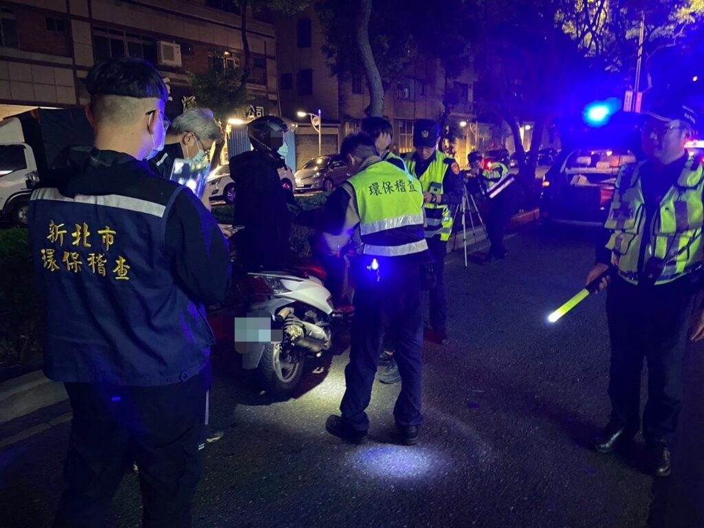 樹林警方昨(27)日除聯合新北市政府環保局於夜間時段在轄內大安路執行噪音、改裝車輛稽查