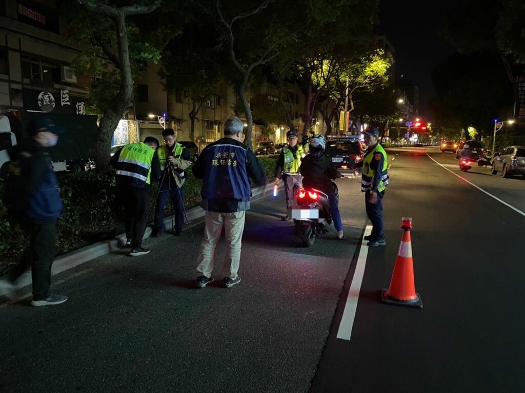 樹林警方昨(27)日除聯合新北市政府環保局於夜間時段在轄內大安路執行噪音、改裝車輛稽查