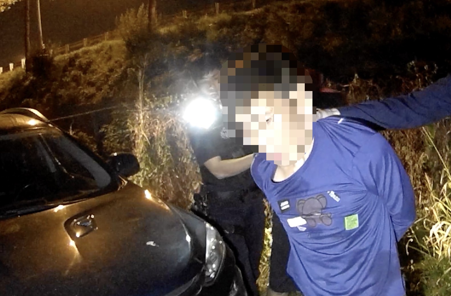 男見警心虛拒檢逃逸衝撞警車  在燕巢區產業道路為警逮捕 依公共危險及妨害公務送辦