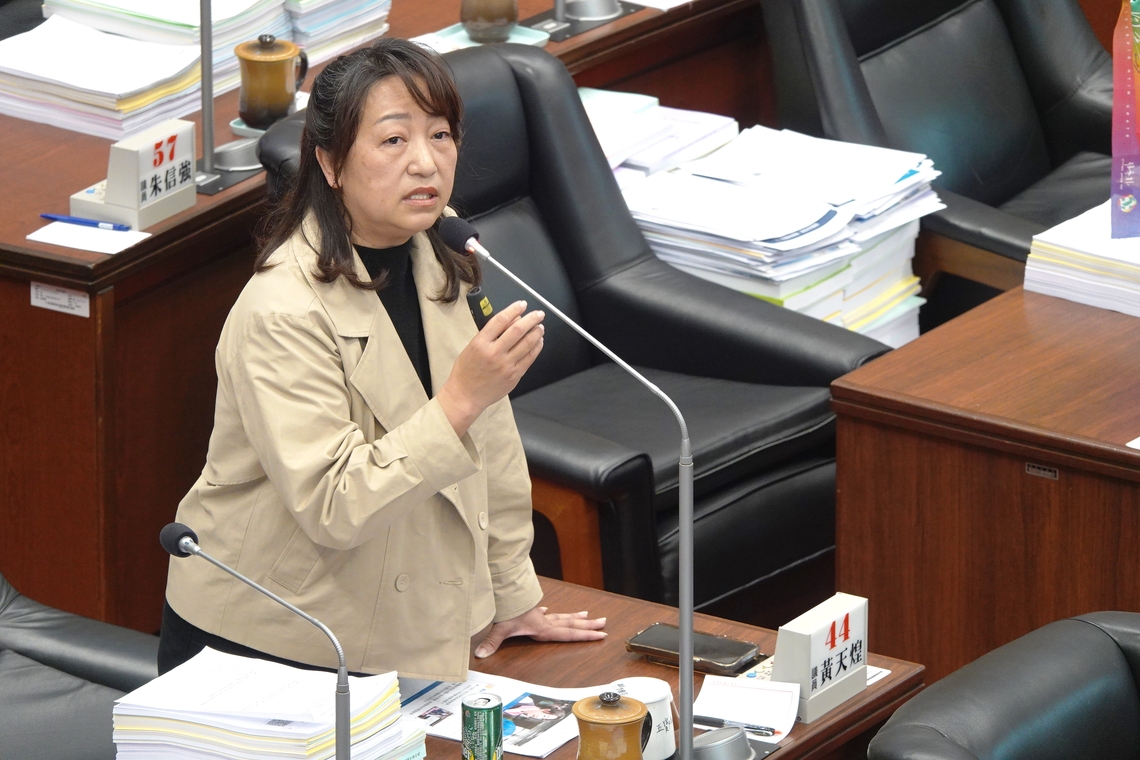 漾新聞|「五寶媽議員」李雅芬總質詢提藍田國小增設地下停車場等多項建議 陳其邁同意辦理