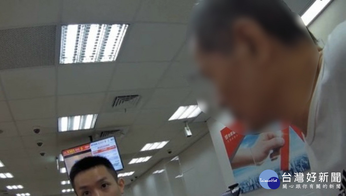 民眾身陷虛擬貨幣投資陷阱中和警偕同行員攔阻百萬元